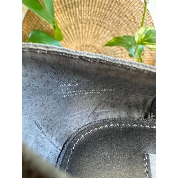 Steve Madden women’s size 7M gray heels - Picture 9 of 11